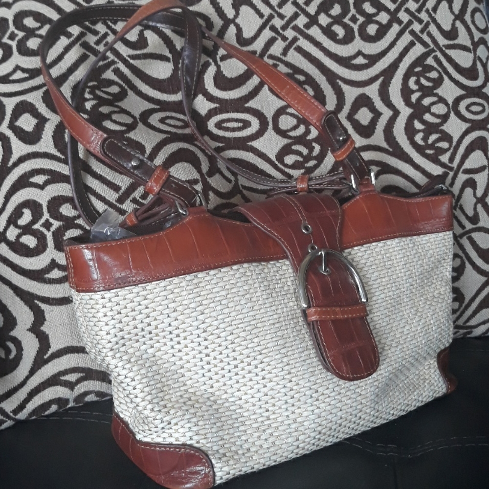 Gorgeous straw and leather bag